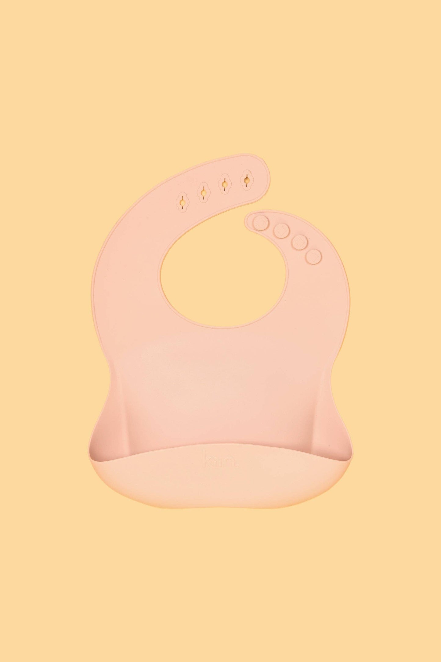 Kiin silicone baby bib with crumb-catching pocket - salmon 1