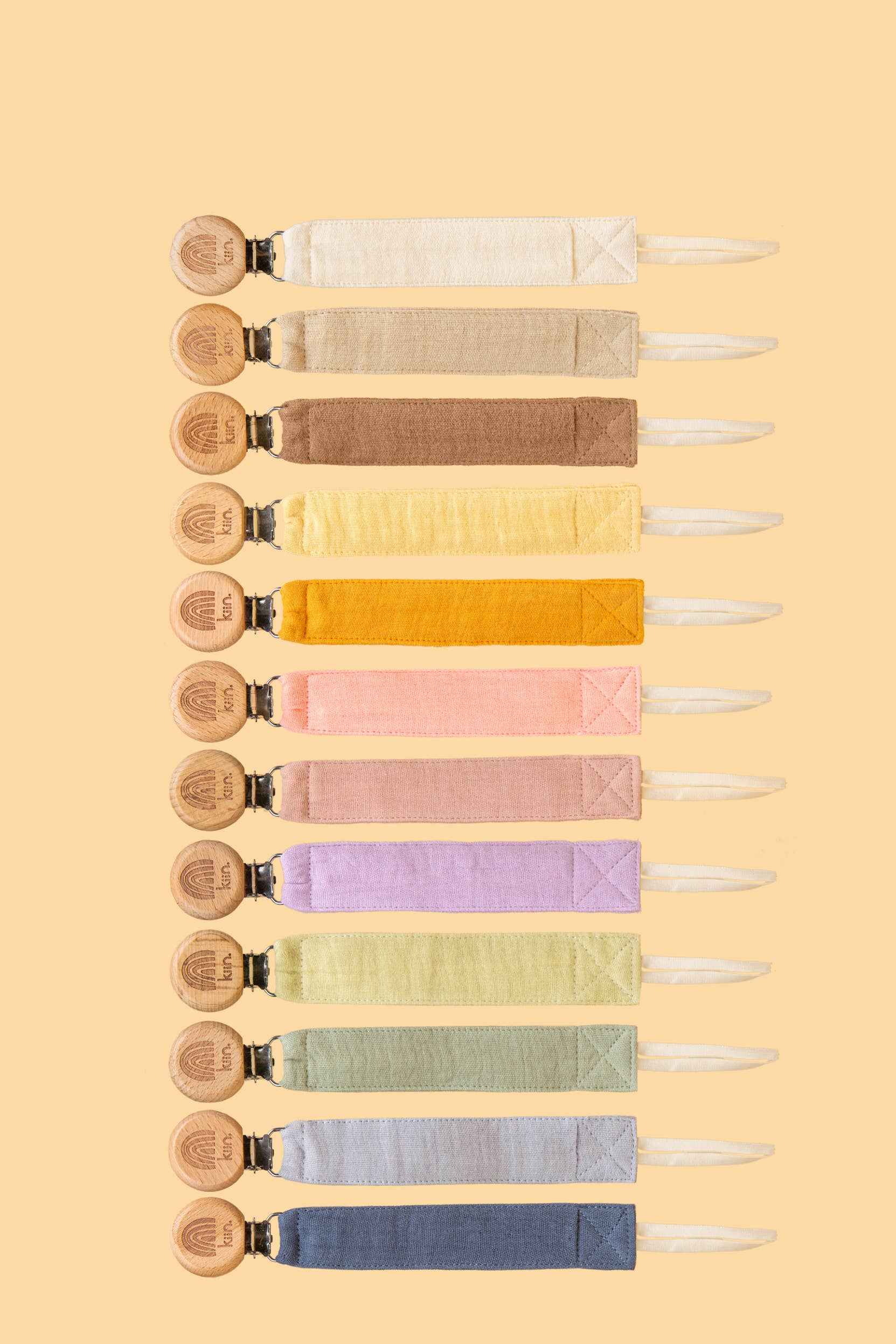 Kiin eco-friendly cotton dummy clip ivory in use - all