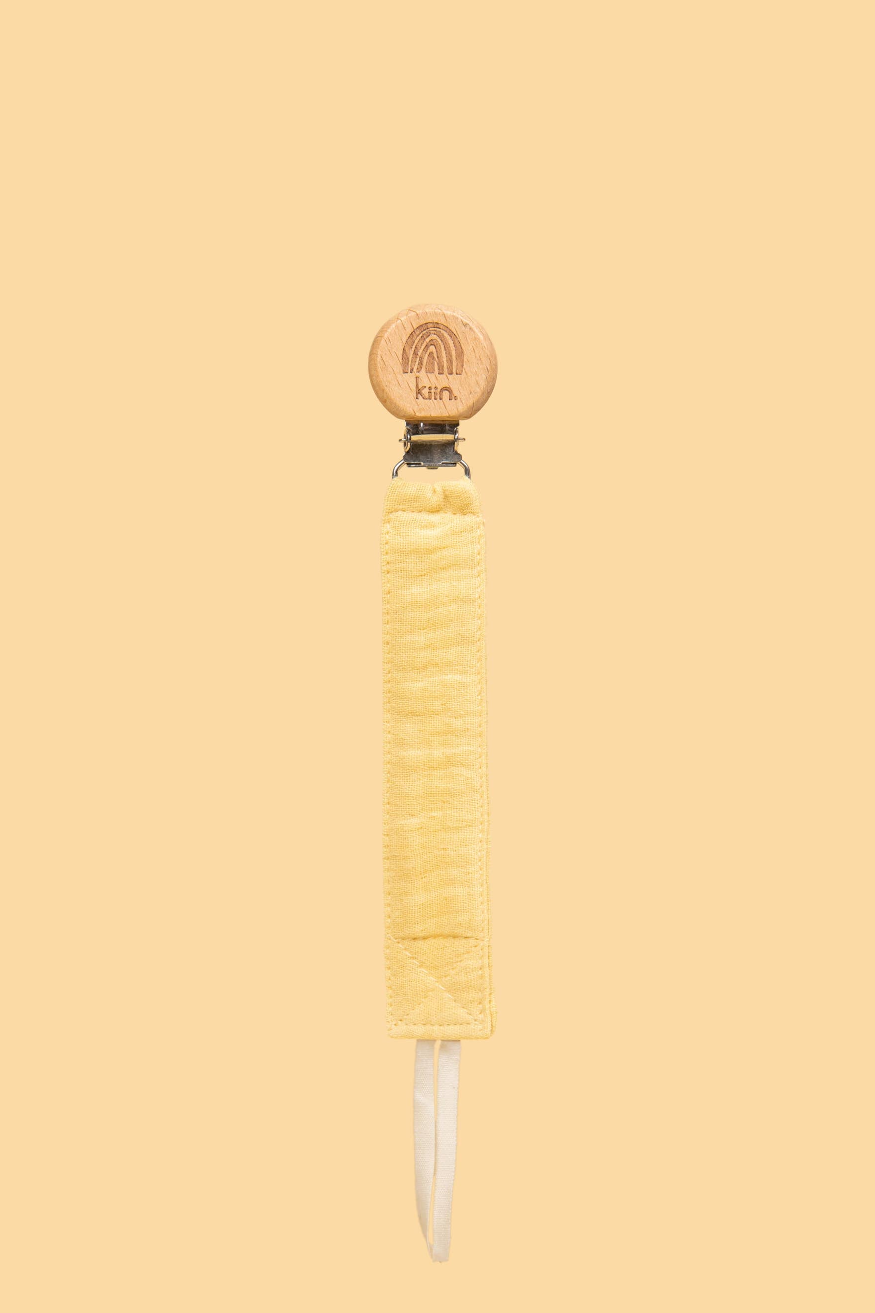 Kiin eco-friendly cotton dummy clip ivory in use - banana
