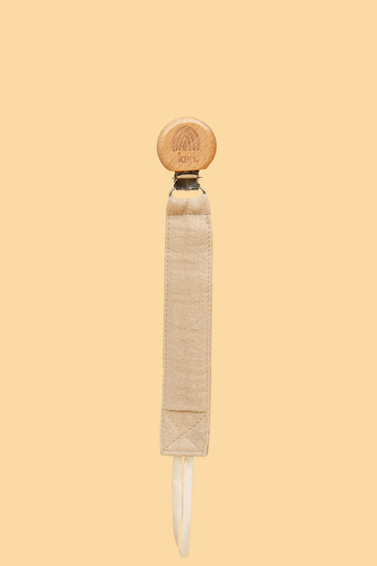 Kiin eco-friendly cotton dummy clip ivory in use - beige