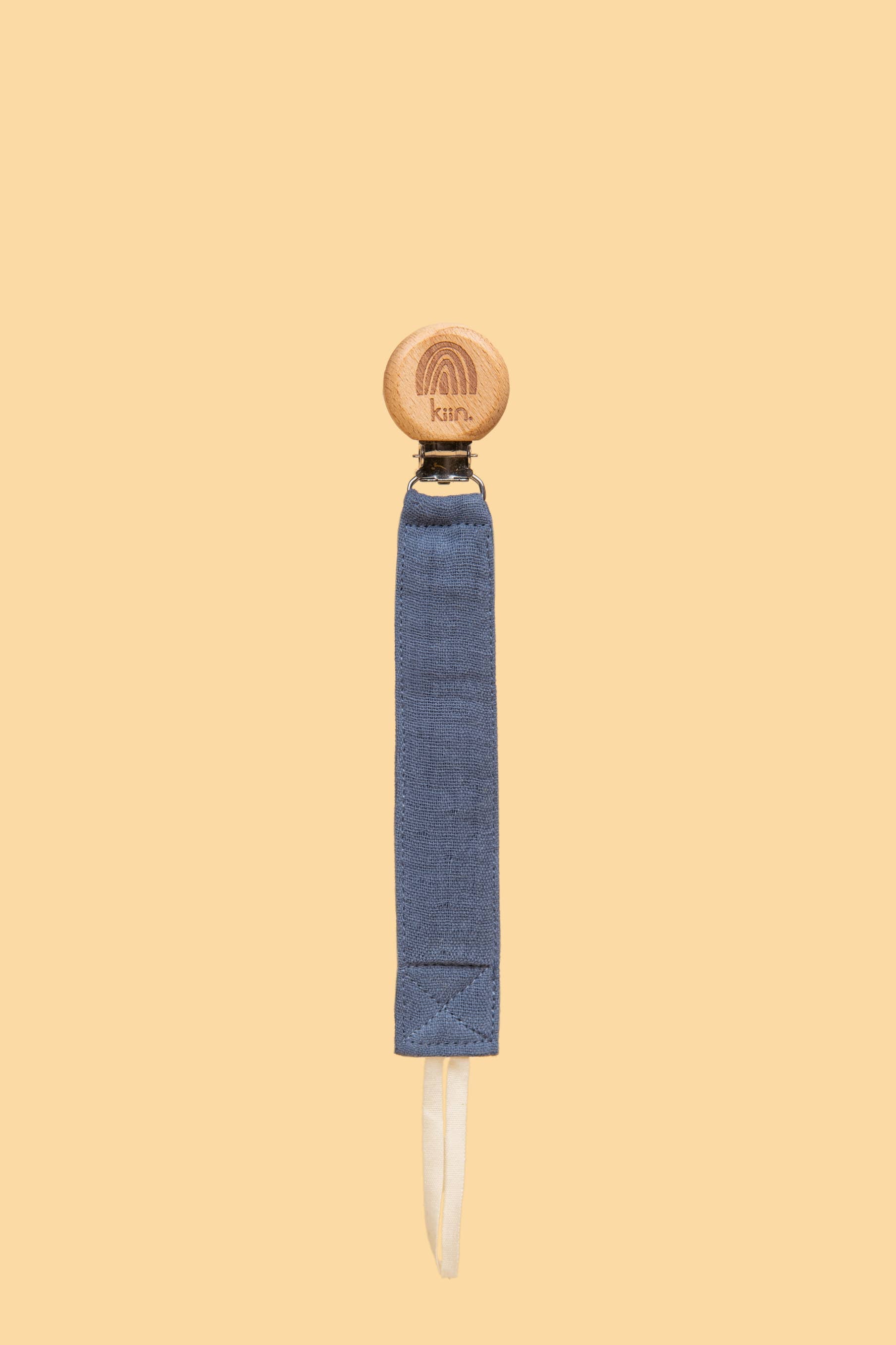 Kiin eco-friendly cotton dummy clip ivory in use - blue