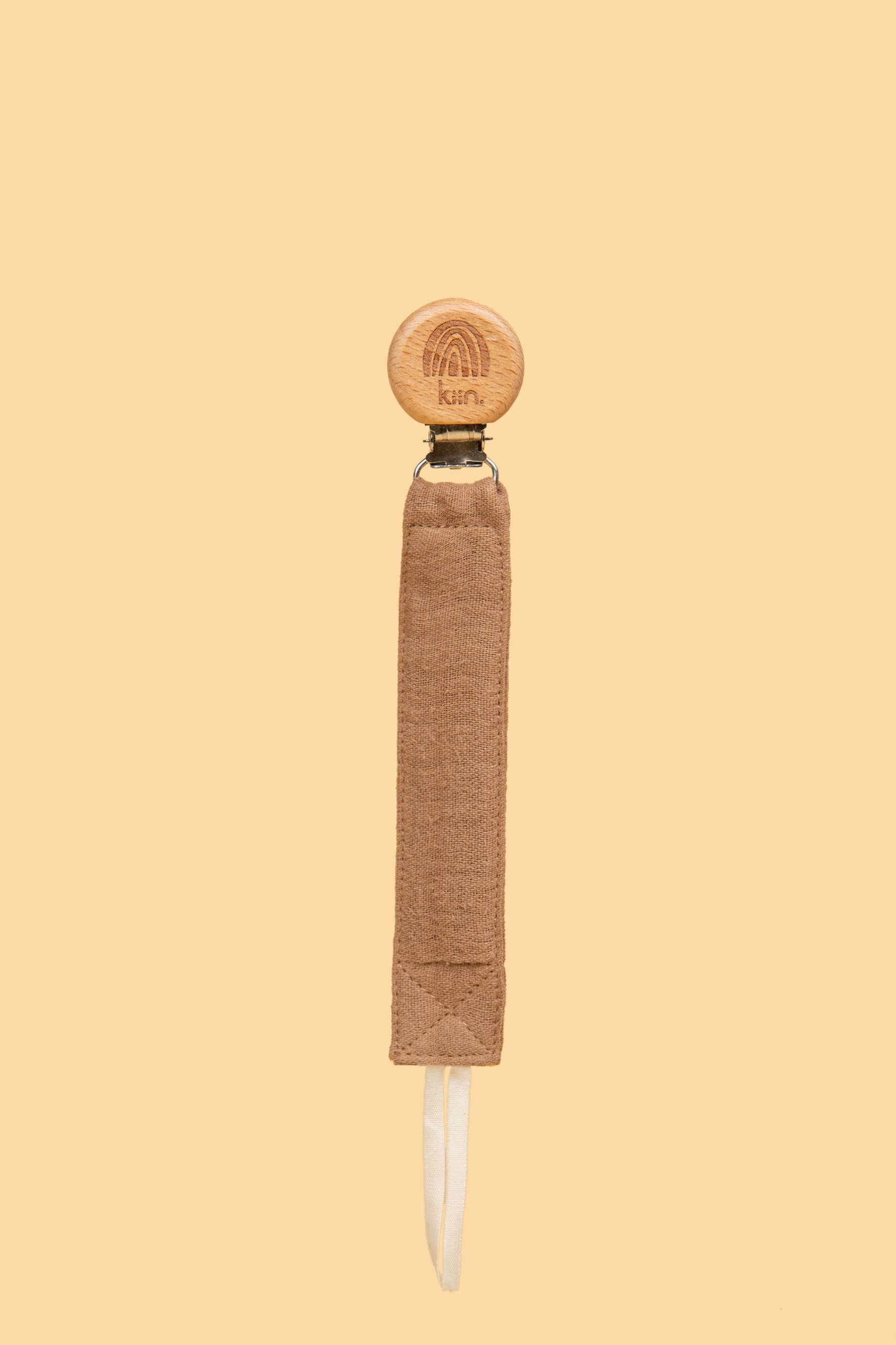 Kiin eco-friendly cotton dummy clip ivory in use - brown