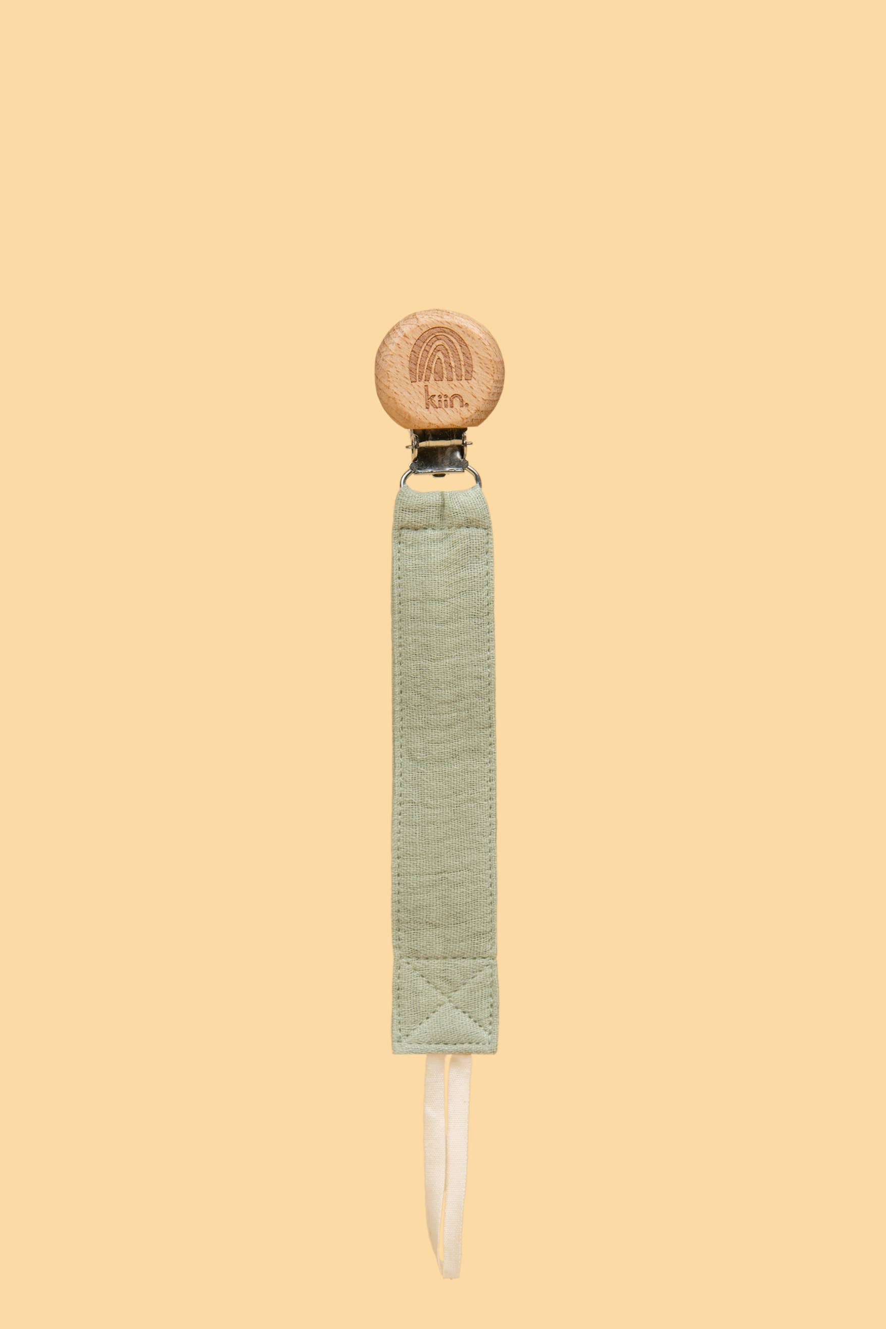 Kiin eco-friendly cotton dummy clip ivory in use - olive