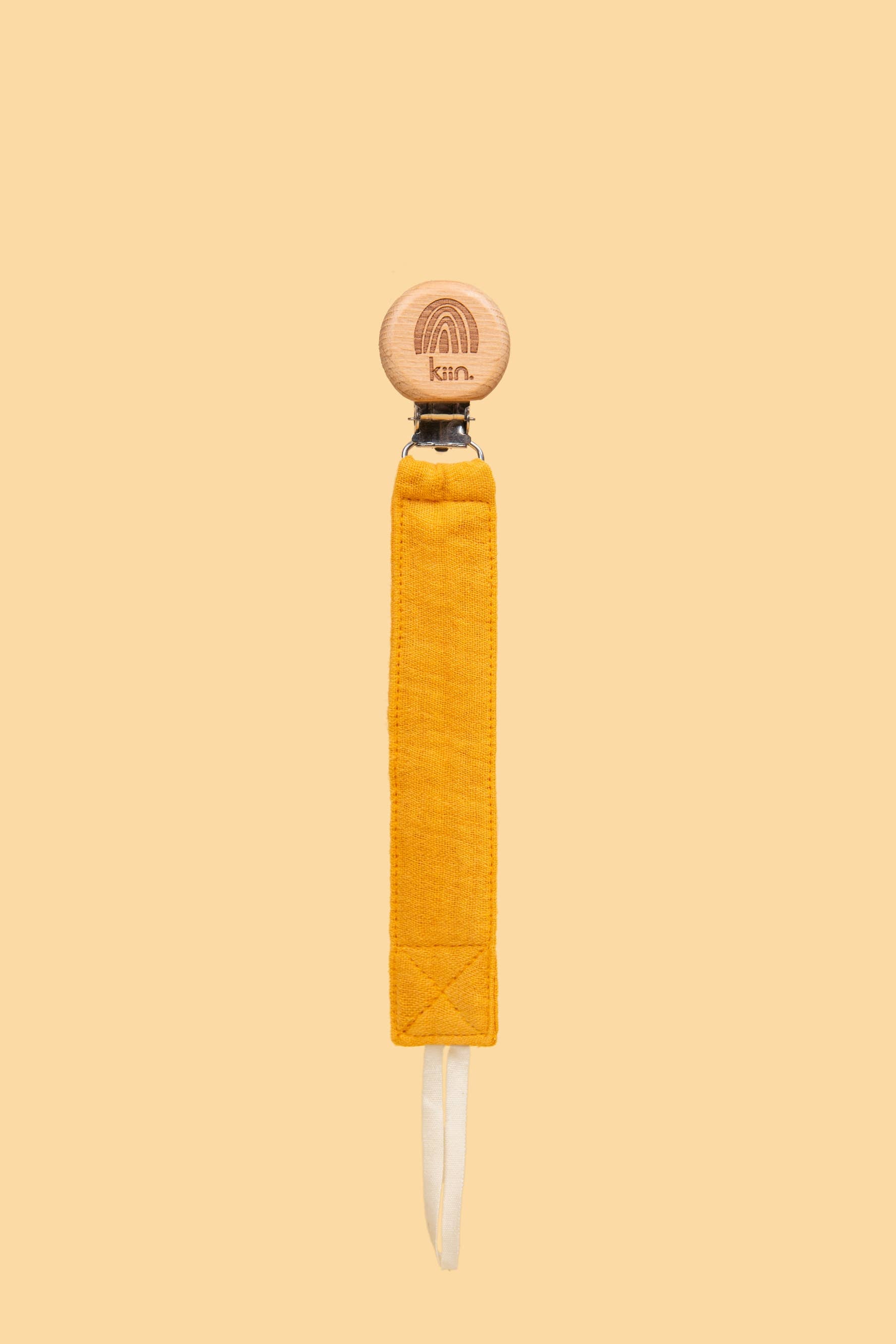 Kiin eco-friendly cotton dummy clip ivory in use - peach