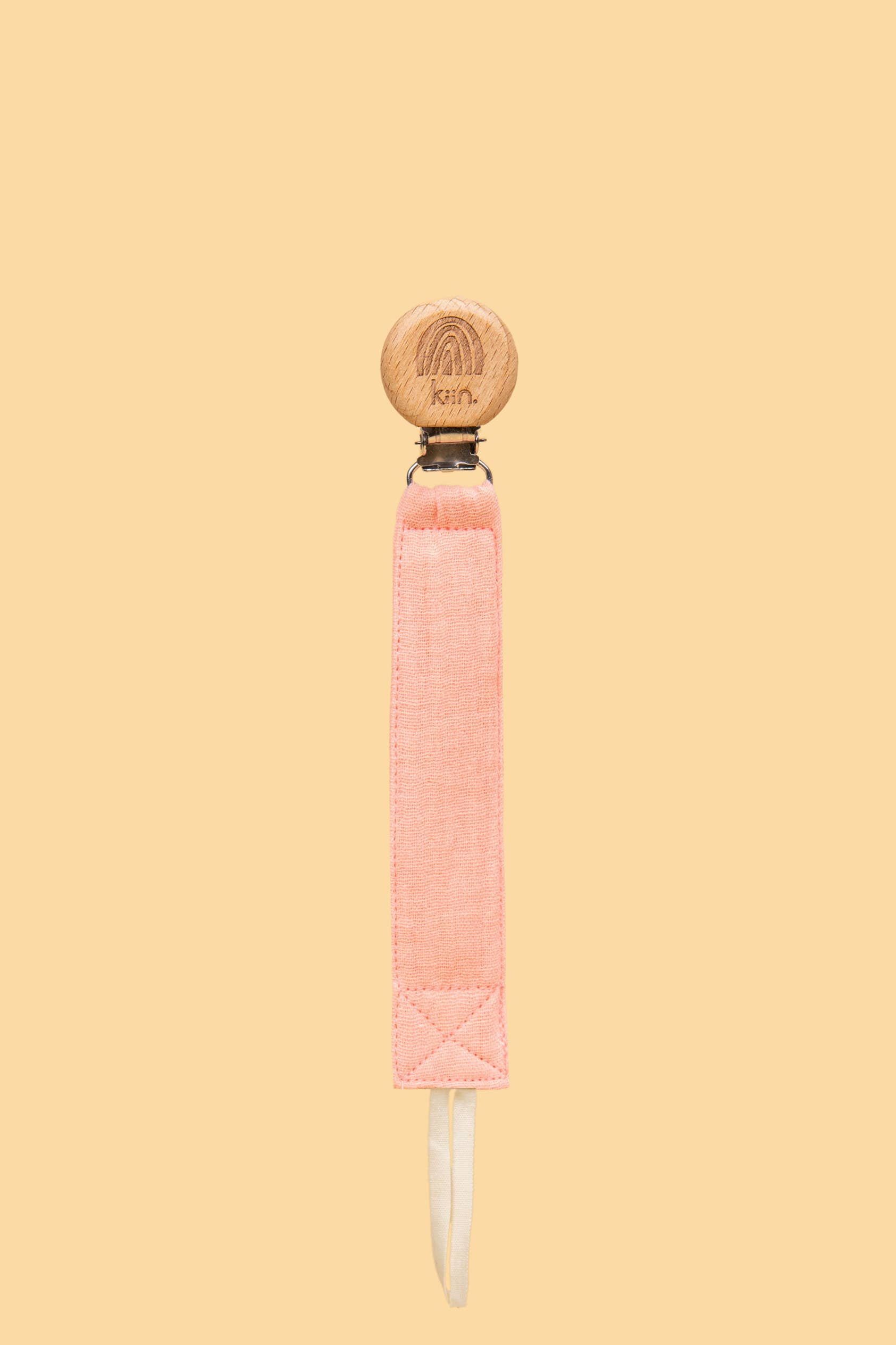 Kiin eco-friendly cotton dummy clip ivory in use - pink