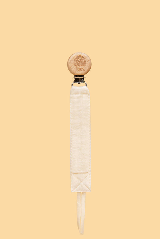 Kiin eco-friendly cotton dummy clip ivory in use - white
