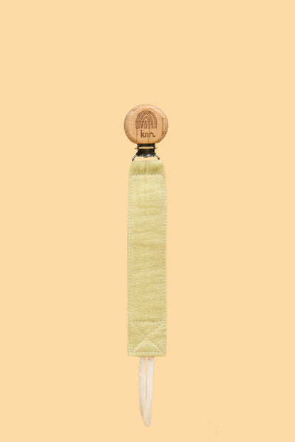 Kiin eco-friendly cotton dummy clip  ivory in use - yellow light